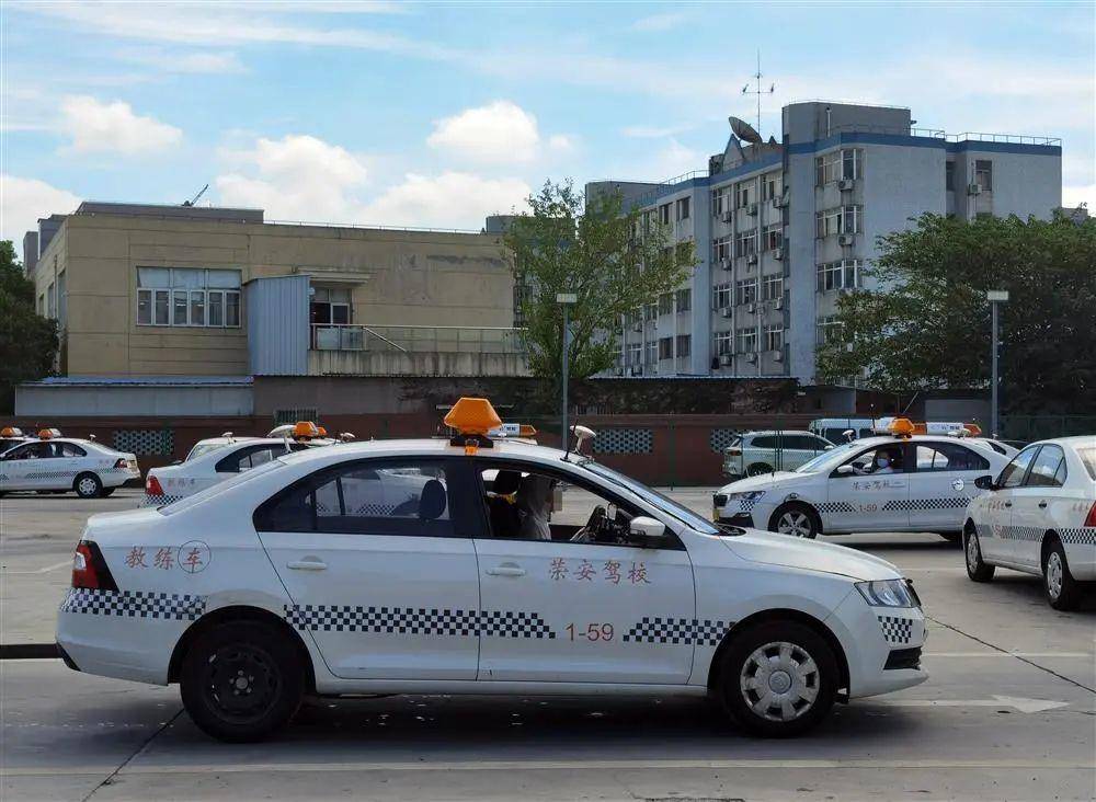 駕考無憂，盡在我校 理論速培穩過，練車一對一高效學車